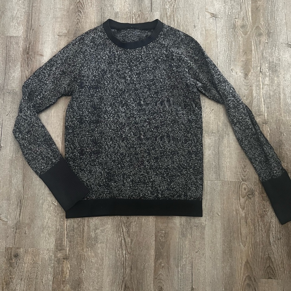 Lululemon running shirt. Kinda warmish. Perfect for cooler runs.